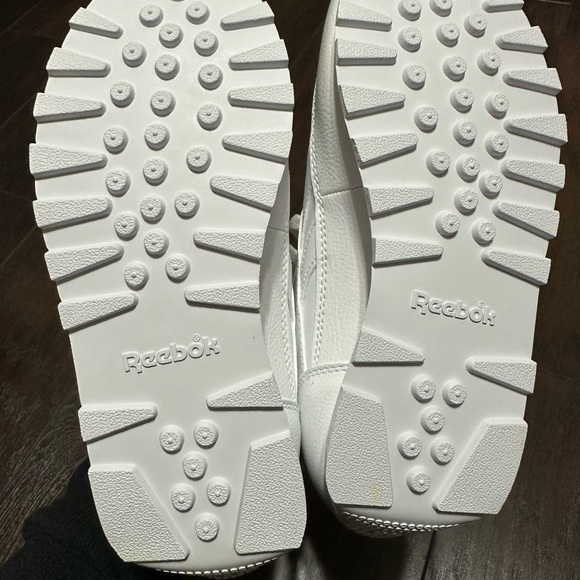 Reebok Renaissance White and Steel Sneakers Size 7.5 - Picture 3 of 10